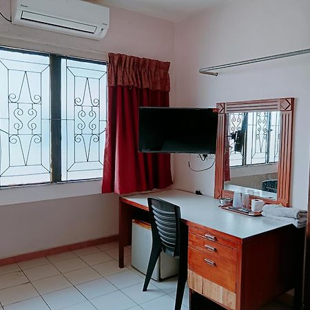 New Budget Inn Hotel Chukai Exterior foto